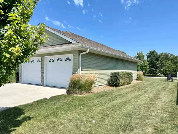 Hills, IA 52235,320 Aspen Ln