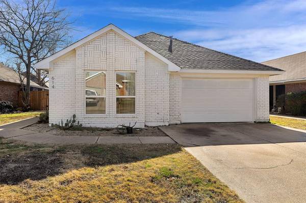 614 Eagle Trace Drive, Arlington, TX 76018