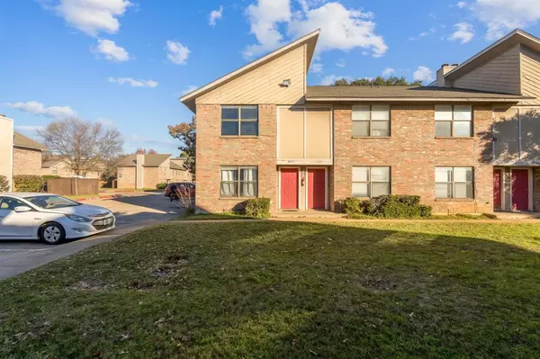 3041 W Sycamore Circle,  Euless,  TX 76040