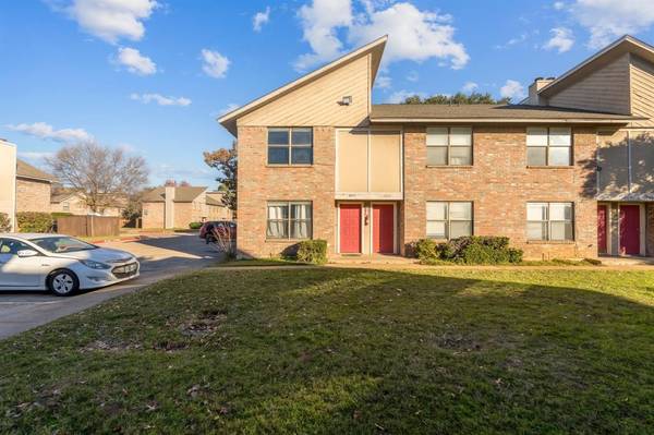 3041 W Sycamore Circle, Euless, TX 76040