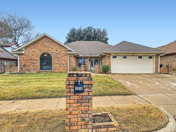 Bedford, TX 76021,1316 Country Meadows Drive