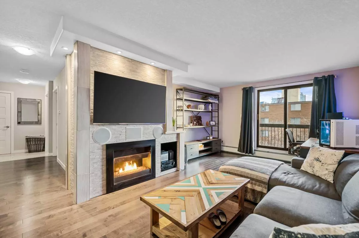 Calgary, AB T2R0M7,537 14 AVE SW #704