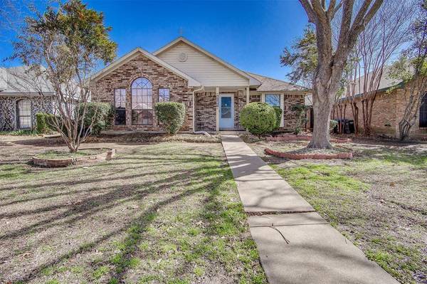 6912 Bentley Avenue, Fort Worth, TX 76137