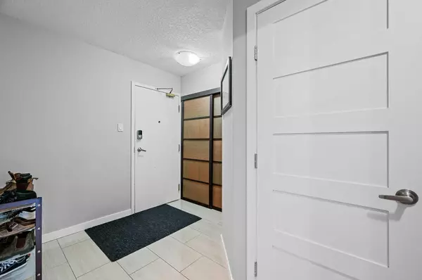 Calgary, AB T2R0M7,537 14 AVE SW #704