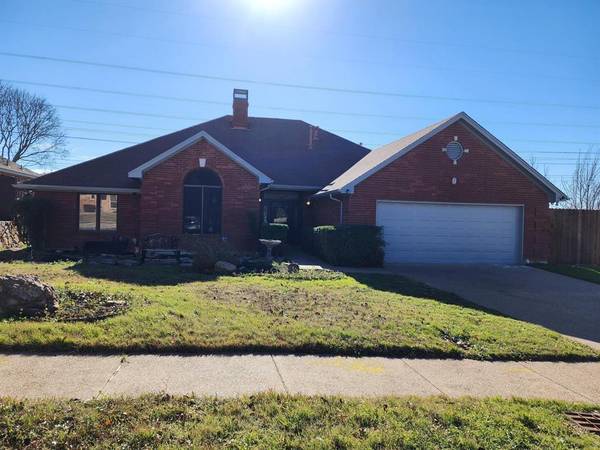 10213 Trail Ridge Drive, Benbrook, TX 76126