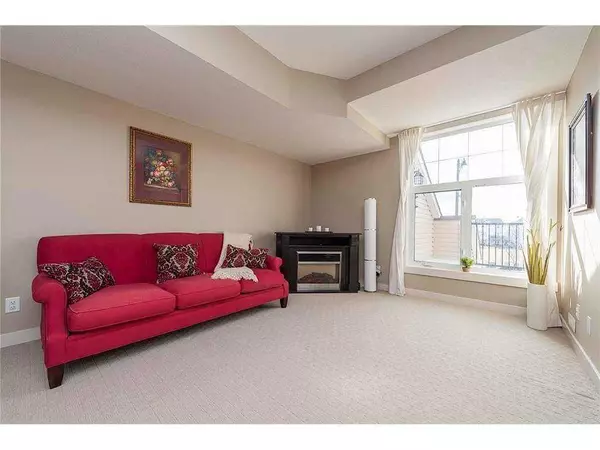 Calgary, AB T3H 5V9,746 73 ST SW