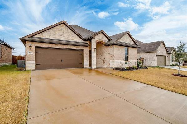 708 Hackamore Street, White Settlement, TX 76108