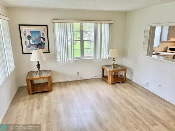 Deerfield Beach, FL 33442,340 Durham J  #340