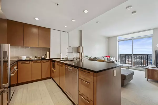 Calgary, AB T2R 1E3,1111 10 ST SW #2307