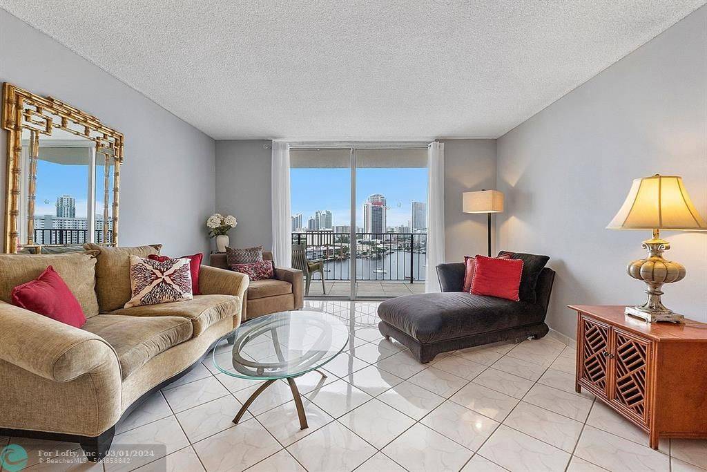 Hallandale Beach, FL 33009,427 Golden Isles Dr  #15H