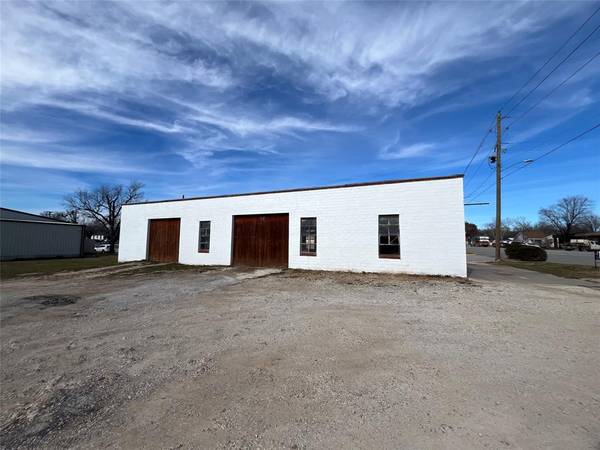 323 N Main Street, Muenster, TX 76252