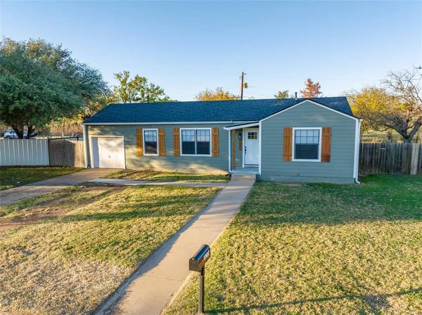 1302 W Hullum Street,  Breckenridge,  TX 76424