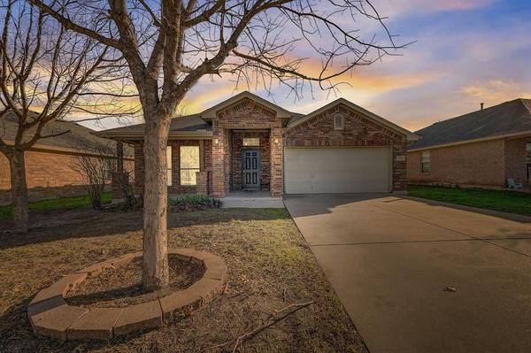 265 Spring Hollow Drive, Saginaw, TX 76131