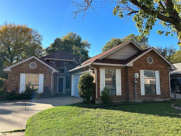 1129 Walnut Hill Lane, Desoto, TX 75115