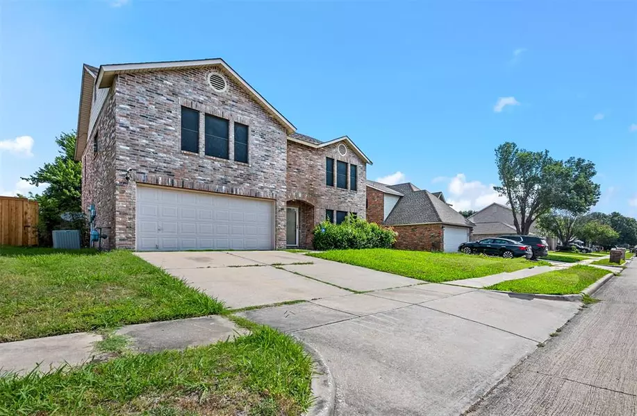 205 Menlo Park Drive, Arlington, TX 76002