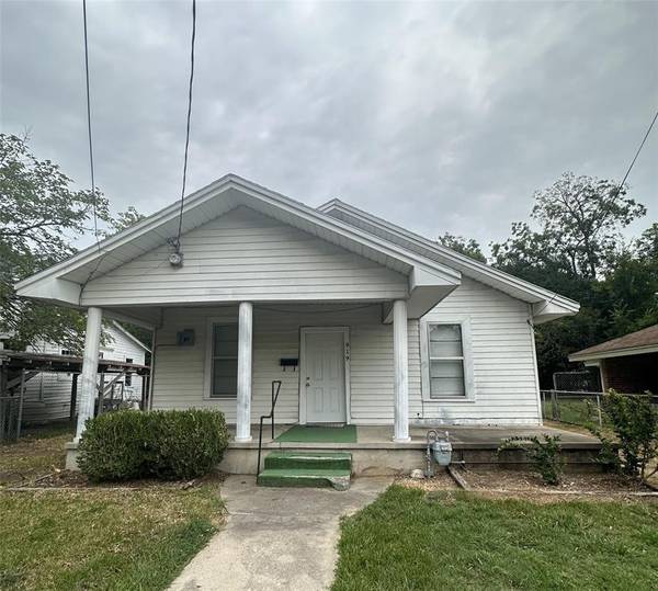 919 SE 12th Street SE, Paris, TX 75460