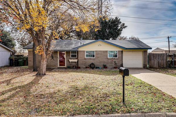 773 Treadwell Drive, Hurst, TX 76053