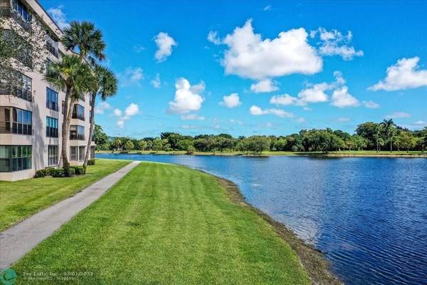 Coconut Creek, FL 33066,2766 Carambola Cir  #102