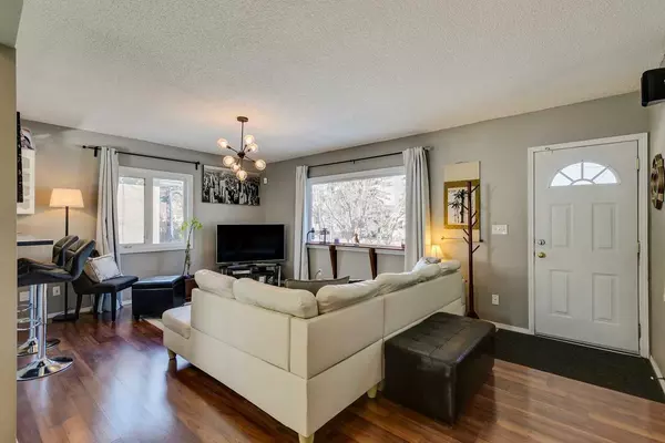 Calgary, AB T2M 1N4,417 22 AVE NW