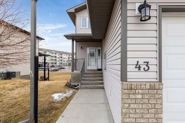 Medicine Hat, AB T1B4V6,43 Saamis Close SW