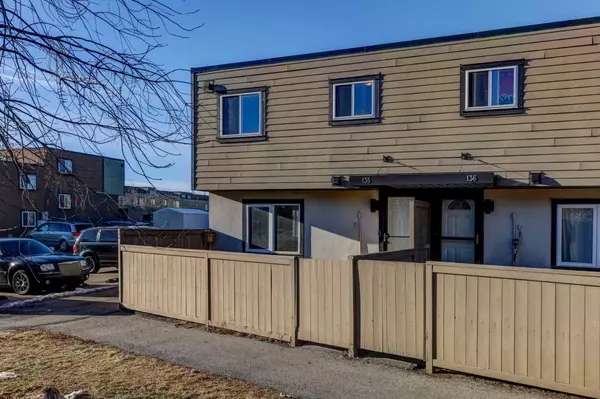 Calgary, AB T2E3H4,3809 45 ST SW #135