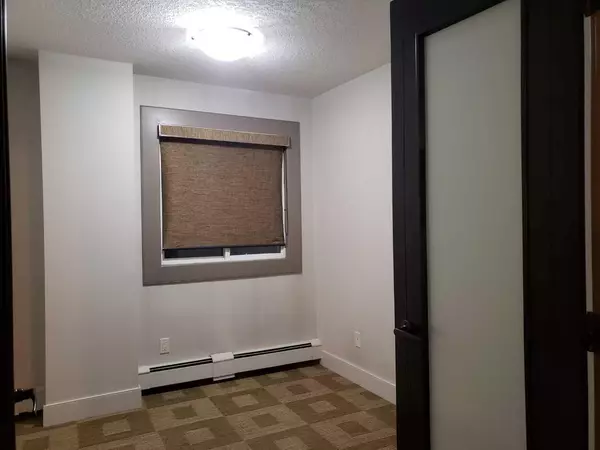 Calgary, AB T2E 0C4,812 14 AVE SW #201