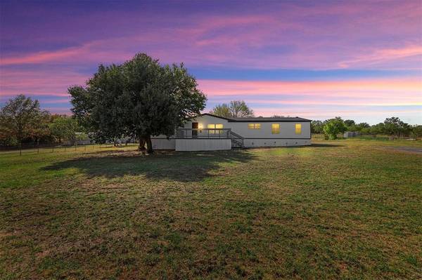 134 Hilltop Meadows Drive, Springtown, TX 76082