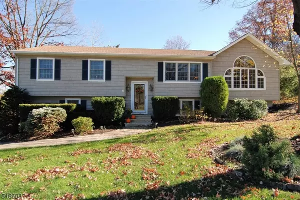 6 Nimbus Dr, Vernon Twp., NJ 07462