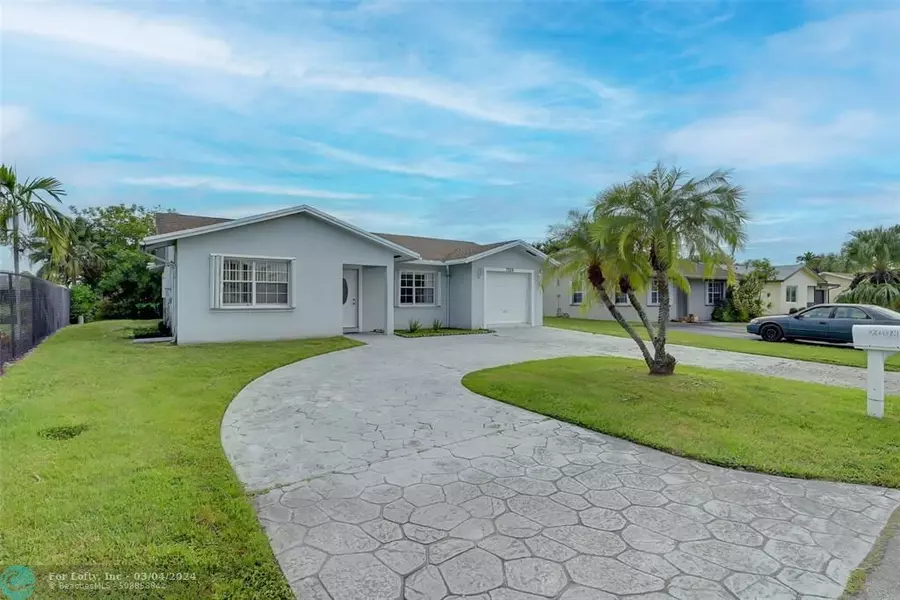 7008 NW 99th Way, Tamarac, FL 33321