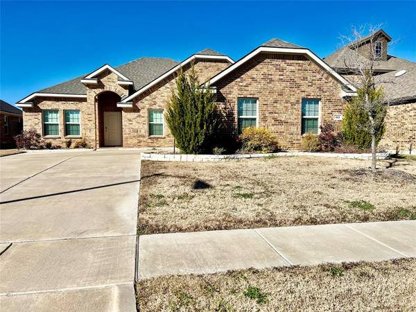 511 Stonelake Drive, Waxahachie, TX 75165