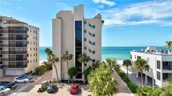 9415 Gulf Shore DR 102, Naples, FL 34108