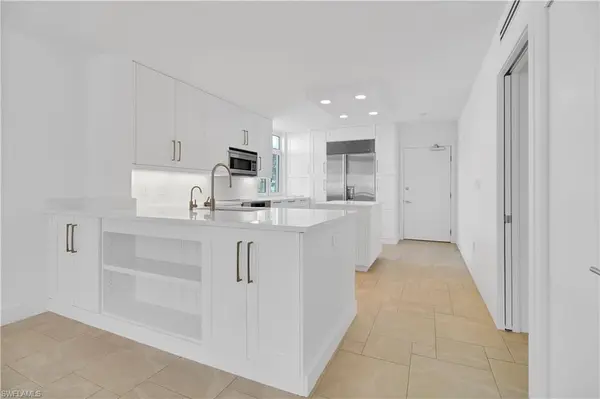 9415 Gulf Shore DR 102, Naples, FL 34108