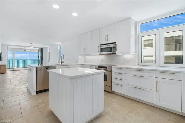 9415 Gulf Shore DR 102, Naples, FL 34108