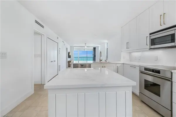 9415 Gulf Shore DR 102, Naples, FL 34108