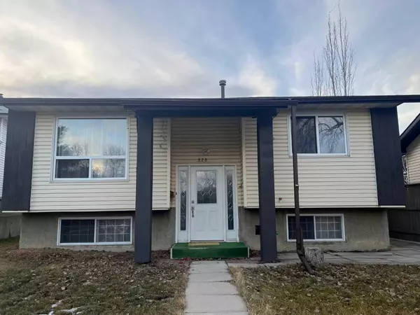 Calgary, AB T3K 1A8,520 Berkley CRES NW