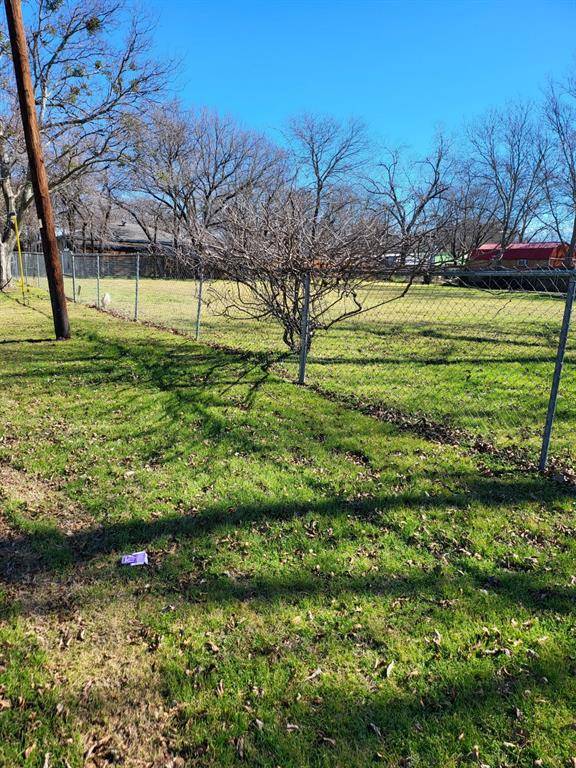 1124 Alvarado Street, Cleburne, TX 76031