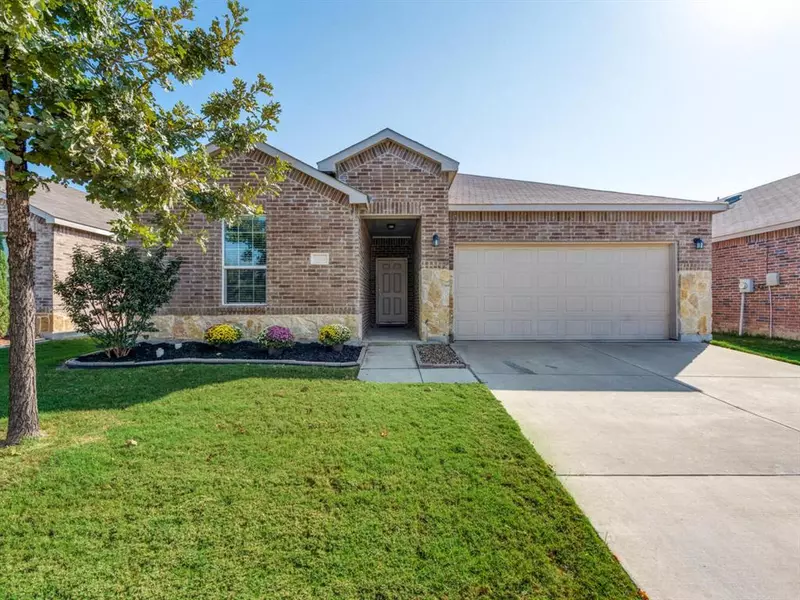 7724 Berrenda Drive, Fort Worth, TX 76131