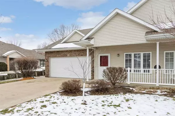 82 Notting Hill Ln, Iowa City, IA 52245