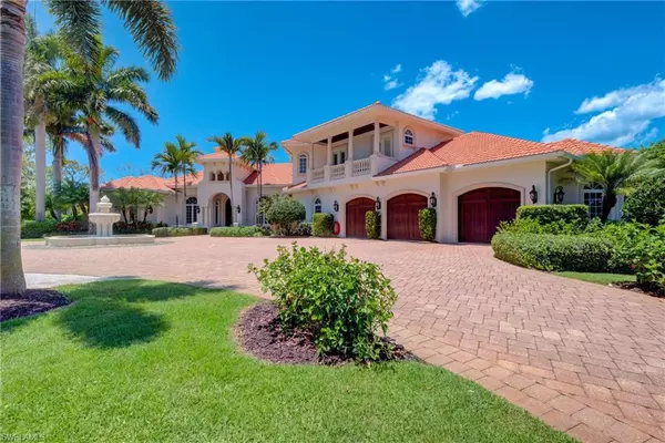 215 Caribbean RD, Naples, FL 34108