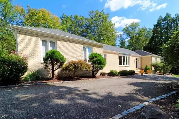 144 Lawrence Dr, Millburn Twp., NJ 07078