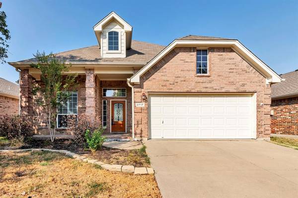 2717 Red Wolf Drive, Fort Worth, TX 76244