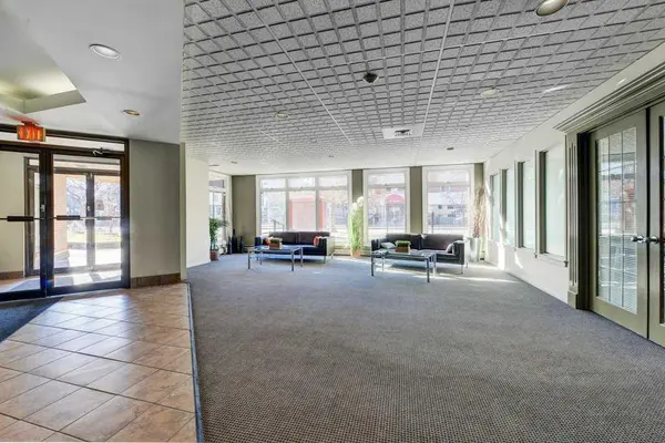 Calgary, AB T2R 0Y8,1414 5 ST SW #706