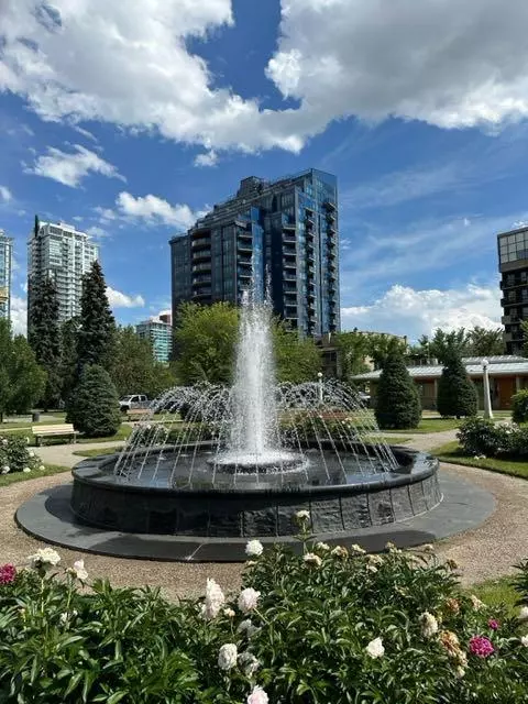 Calgary, AB T2R 0Y9,303 13 AVE SW #103