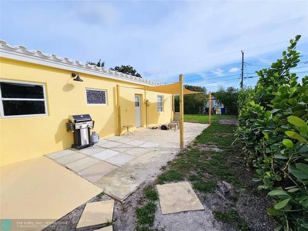 North Miami Beach, FL 33162,2040 NE 174th St