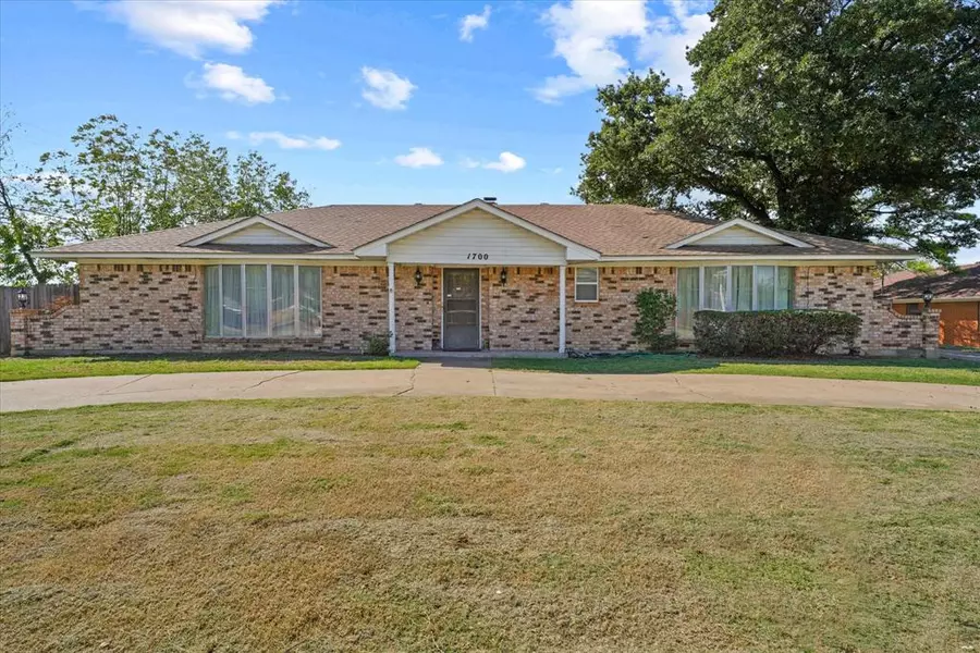 1700 Northcrest Drive, Arlington, TX 76012