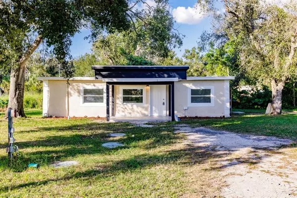 348 San Diego ST, North Fort Myers, FL 33903