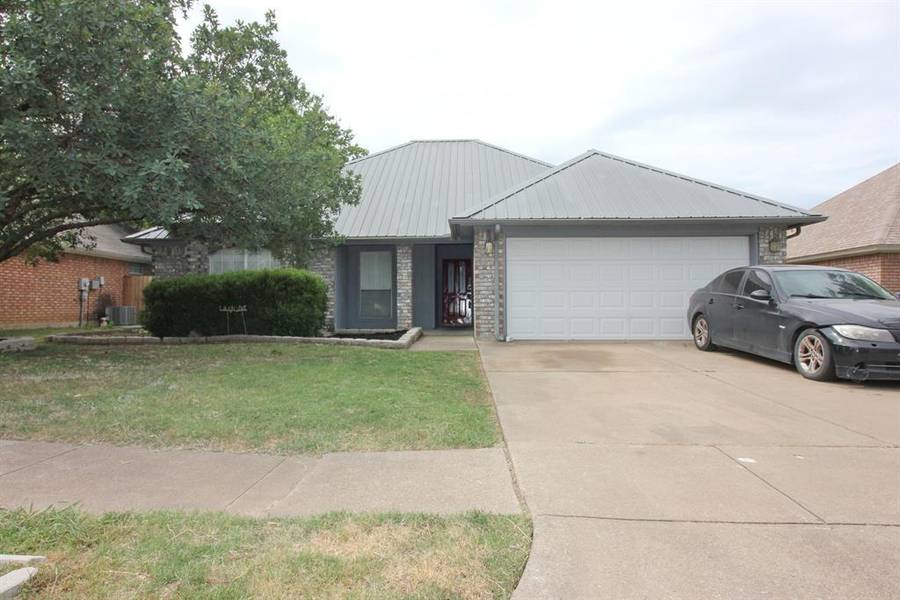 5912 Hillglen Drive, Watauga, TX 76148