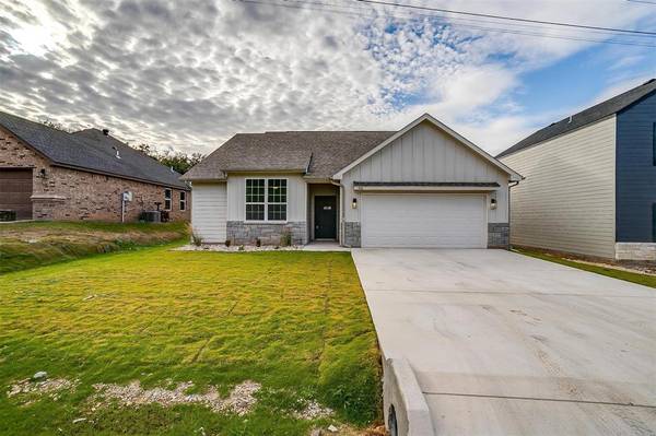 5116 Stoneridge Drive, Granbury, TX 76048