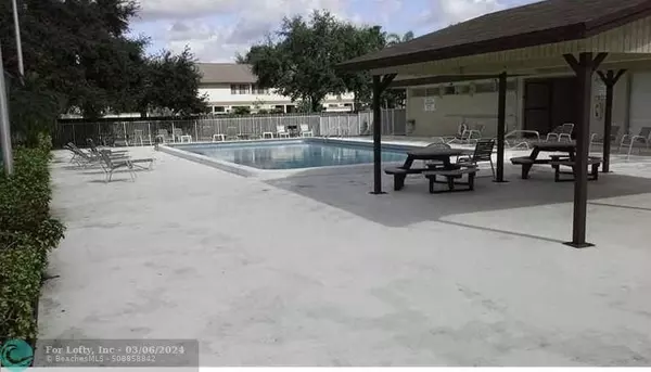 Davie, FL 33314,7175 Orange Dr  #314