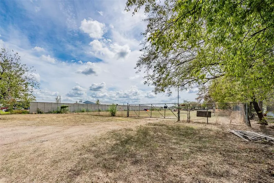 4716 David Strickland Road, Fort Worth, TX 76119